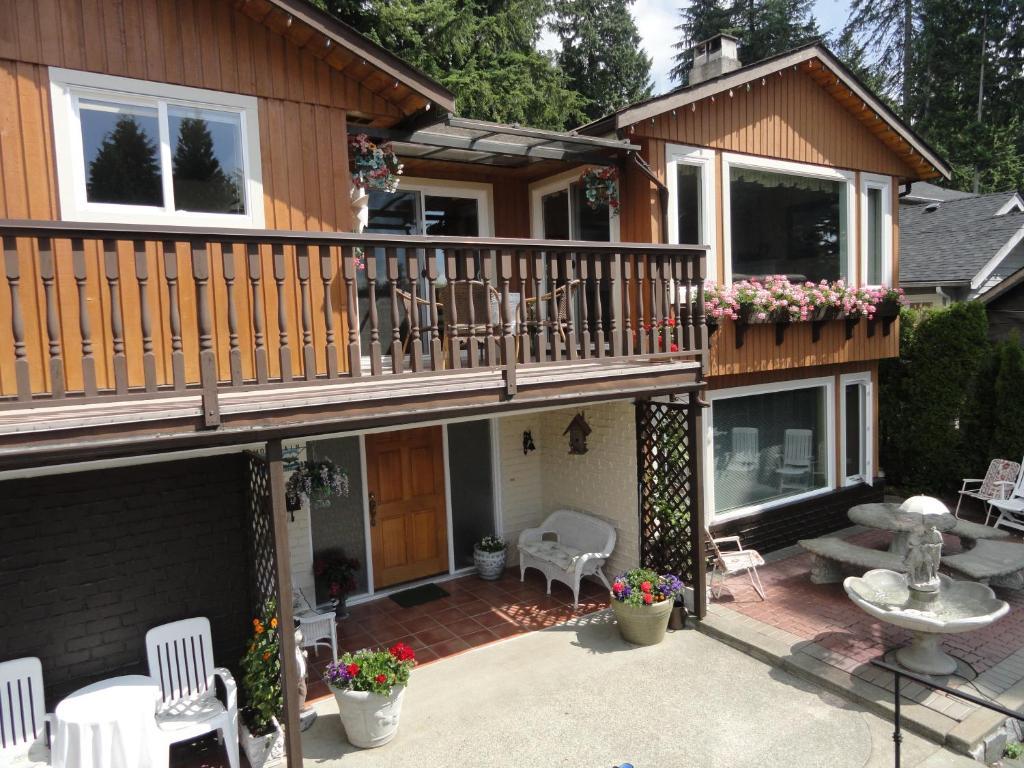 Mountain Bed & Breakfast North Vancouver Exterior photo